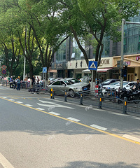 �������аµ����ʧ�ܣ�ײ��һ��Ƭ��ƿ���ͻ�����˾���ڴ��˯��