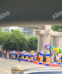 ��һ��ͯ�ڣ���ʦ����ſڻ�ͦ���ֵģ�������ʽ�ж���������