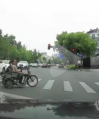 ·��������̽ͷ��������ˣ�����һ����ͷ�֡�