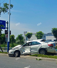 ���˽�ͷ����С���������ײ�ɣ�������ͷ��βȫ��ֱ�ӱ��ϣ�