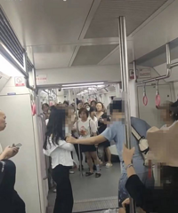 ���軳��Ů��͵���Լ����� ��ˮƿ��Ů������