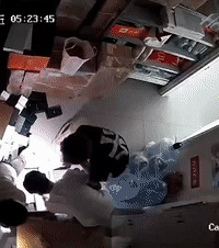 ���˹�������׷��������4Сʱ��15��Ԫ�Ļ�ȫ��׷�أ�