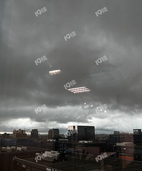 ������ôͻȻ��ڣ�������������·�ϡ�