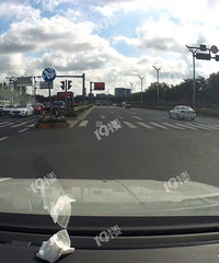 �ϰ�·��ͻ�����ߺ�����ߡ�������ɲ������ײ����