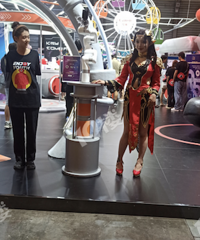 ��ȥChinajoy�ֳ��ˣ� �ö���Ů��