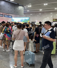 ����10��ļ�����վ���ö��˰���