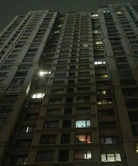 ��һ�����������˴�21¥�߿�����һ̨������ʾ����