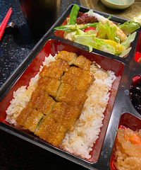 ���㷹���˲� �ڻ�ͷ��ߵ�һ�����ϵ�