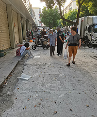 ���˽�ͷһ�������ڵ��� ����̯��һ��ֽ������20Ԫ�Է�