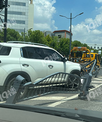 �Ƕ�·���г���ײ�����ˣ����������ġ�