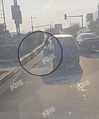 ǰ�������ʾ��ˣ����һֻ�֣�һ������ֱ���ӽ��̻�����