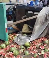 һ�ع�Ƥ��ȿ����������ײ��һ�������ϴ�ү���������ˡ�