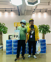 ����������������19¥Я�ָ���λ������һ�߹�������ȥ����ο��