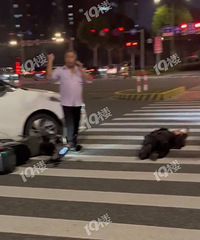 ��������Ժ���̵ƿ���������תײ���ˣ���������˵�ܳ�����