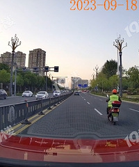 һ��С���ֿ����˼ҿ������ˣ����ʱ�����ܰ�������