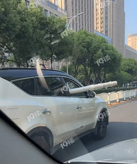 ����Σ�ռ�ʻ�˰ɣ����ڳ�����ð������ˮ�ܣ��Աߵĳ��ľ���ս��