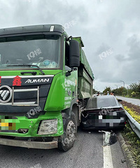 ƽ��է�˹�·һС���ʹ������ײ��С��ֱ�ӱ�����������...