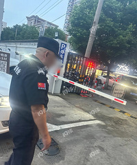 �º�ͣ�����ı���Ʈ�ˣ���������οͽ�ȥͣ��ȴ���󳵷��С�