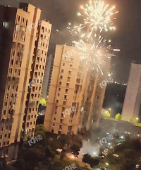 ����ĳС���߲�סլ������ʮ�����̻������źü����ˡ�