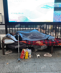 �ڼ�·����·�������վ̨���һֱ�����˺�ռ�š�