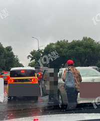 ѧУ�ſ�����ͣ���¿��Ƿ�������е�һͣ����ʮ�����ӡ�