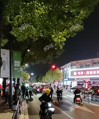 �ͳ�����ߣ�����һ��Ħ��С����ײ����