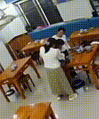 10�����һ�����ڼ�����ݳ��ֵİ���Ů��������