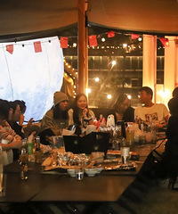 ���˻��ˣ�������������һ��ҰӪ�أ�һ��ȥ����æ��