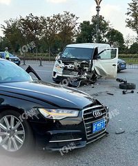 ƽ��ͻ�����ҳ�������ɫ�µ�ֱ��ɢ�ܣ�ײ��Ҳ̫���˰ɣ�