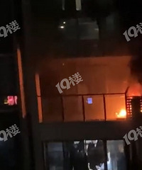 ����ĳ�߲�С��������ͣ�� ����������������ҵ����ͣ����̫����