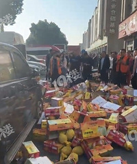 ���Ὺ��������������ˮ���г�һ�����ʧ��ײ��һ���֣��ֳ�����