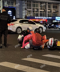 ����������������ײ�ϵ�ƿ����