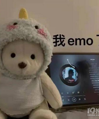 深夜看着新的小美 心里想着前女友,,,