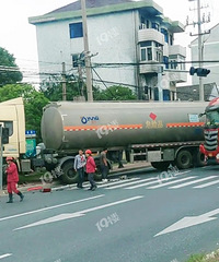 �·����һ��д��Σ��Ʒ�ĳ�ײ�ˣ���ͷ�ǵĻ���