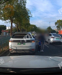 ������˭�ҵ�̫���裿��Ȼ�ѳ�ͣ�ڵ�һ���� �ͺ�����ѧȥ�ˣ�