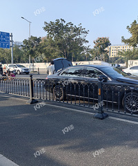 ������߷�ͻ������ƿ����������Ů��ѧ·�ϱ�ײ��
