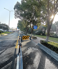 广益路这次大改让汽车是舒服了 可非机动车要和行人抢路权