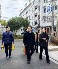 中信银行嘉兴分行携手共建单位慰问社区困难群众