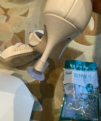 ϸ���ĸ߸�Ь���Ȼ���Ƿ�϶ ׼��һ��Ь�����׾Ͳ��õ�����