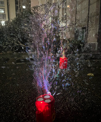 ǿ����������̻�����С���ѳ��� һ�߷ű��ڵ����� һ�߳�����