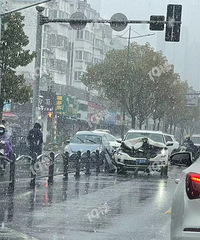 突发!嘉兴一下雪,车祸就来了!