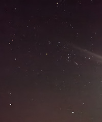 你一定在这群星星里 看着我们守护着我们