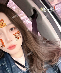 坐车里发现美颜把头发变成黄色还挺好看!