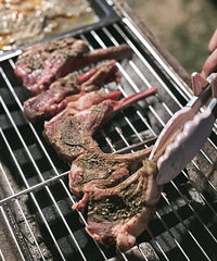 ��ů�����ֿ���¶Ӫ����һ���ӵ�װ���ֿ����������ˣ�