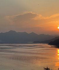 ������ϼ �����ʫ ӳ�ճ�һ�����������Ļ���