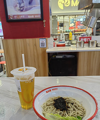 �����˰۰鳬���ڸ�������1.8Ԫһƿ��