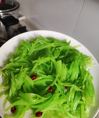 ����һ����˲��״����ز˿�ʼ���峴ݫ��˿������ζ�ܺó�