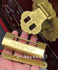 �ܾ�һ���Ի�Ʒ����������ϲ���ĺ�ɫ�����