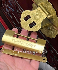 ����2������ϲ���ĺ�ɫ�����