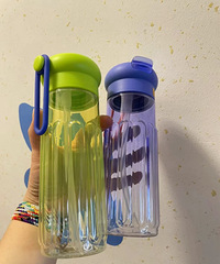 ������ر���ˮ�� ����Ҳ�ܺȣ�һֻ��������ȡ��